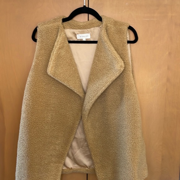 Chic camel vest.  Size small.  100% polyester. - Picture 7 of 7